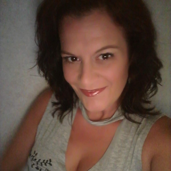 Meet your Posher, Jennifer - Picture 1 of 1